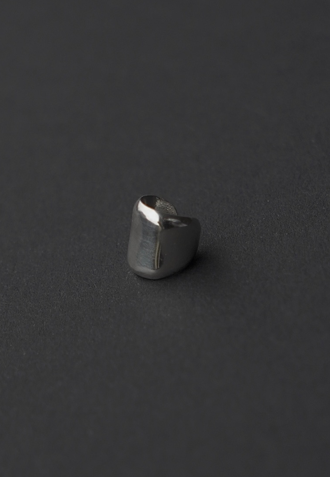 Qaitak Klein Ear Cuff
